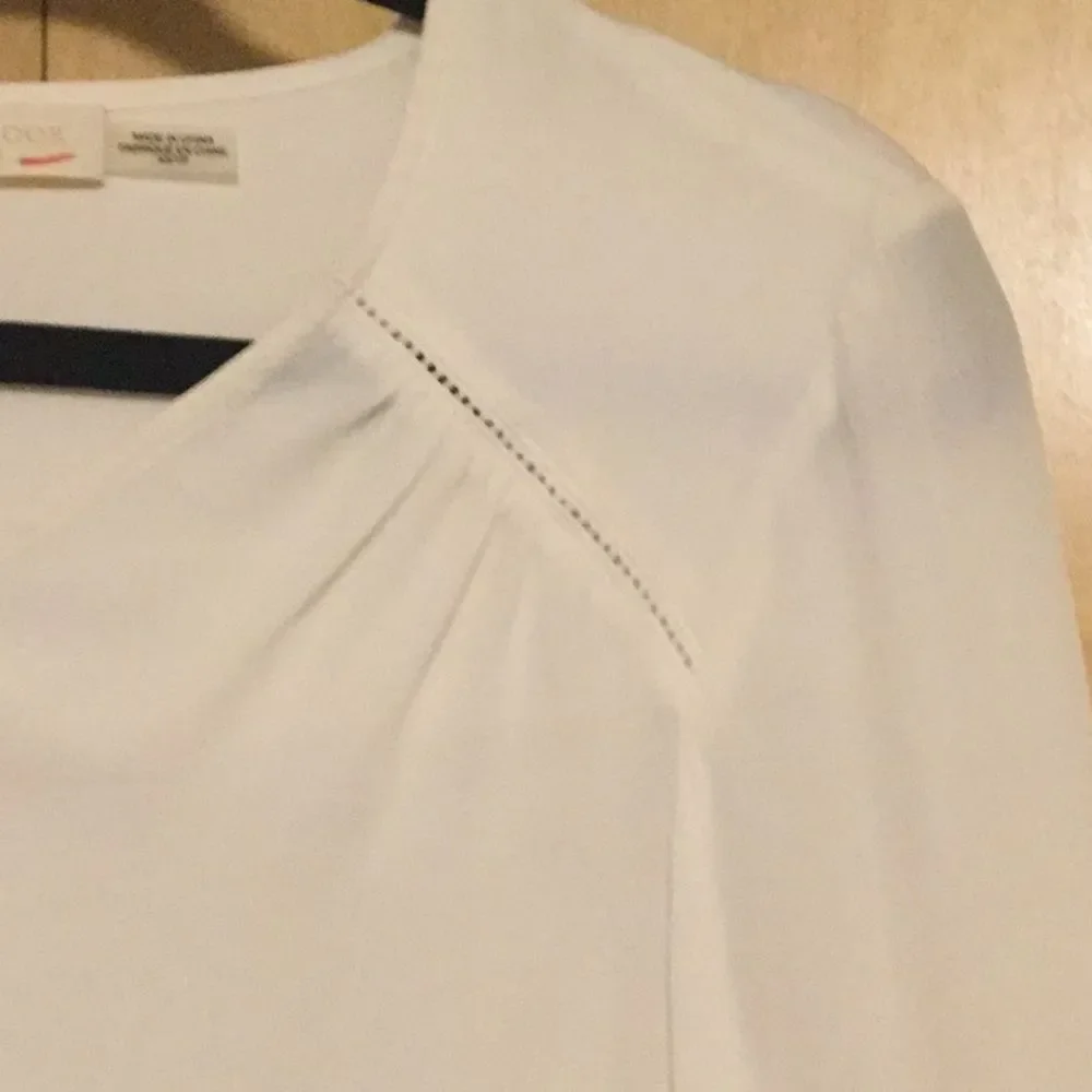 Ramy BrookSumner V-Neck Pleated Cuff Blouse - Picture 4 of 11